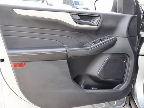 Used 2022 Ford Escape SE image 20