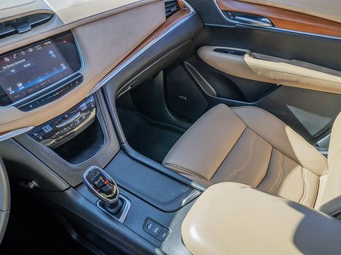 Used 2017 Cadillac XT5 Platinum image 26