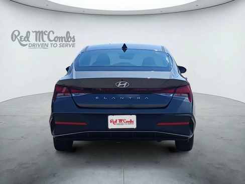 Used 2024 Hyundai Elantra SE FWD image 4