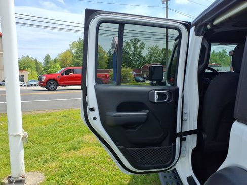 Used 2022 Jeep Wrangler Unlimited Sport AWD/4WD image 12