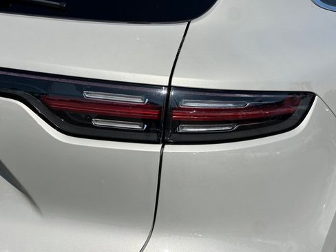 Certified 2023 Porsche Cayenne AWD/4WD image 28