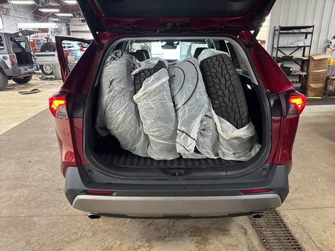 Certified 2022 Toyota RAV4 Limited w/ Limited Grade Weather Package AWD/4WD image 27