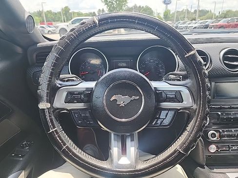 Used 2018 Ford Mustang Coupe RWD image 7