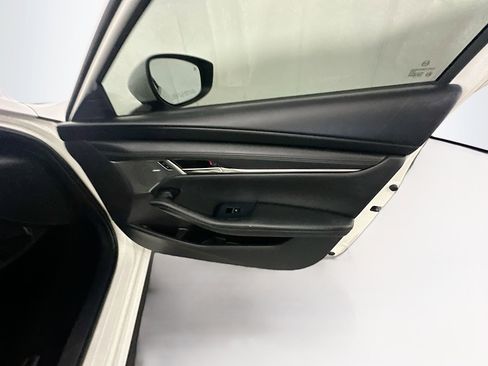 Used 2020 MAZDA MAZDA3 Sedan w/ Preferred Package image 31