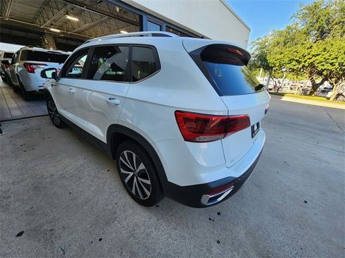 Used 2024 Volkswagen Taos SE FWD image 6