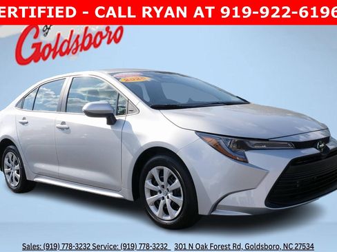 Used 2025 Toyota Corolla LE image 1