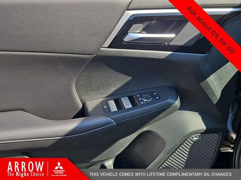 New 2025 Mitsubishi Outlander SE image 21