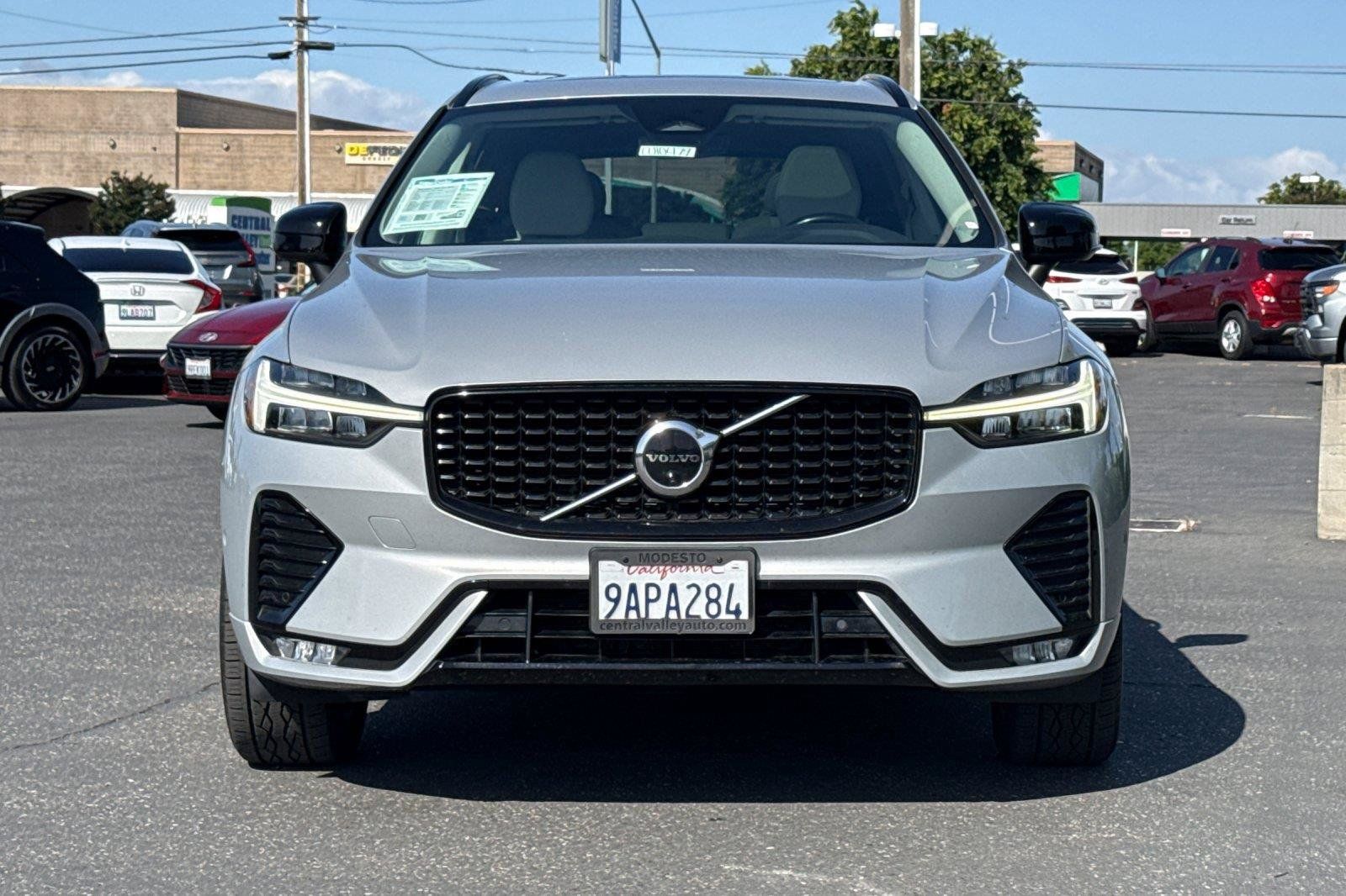 Used 2023 Volvo XC60 B5 Plus AWD/4WD image 9