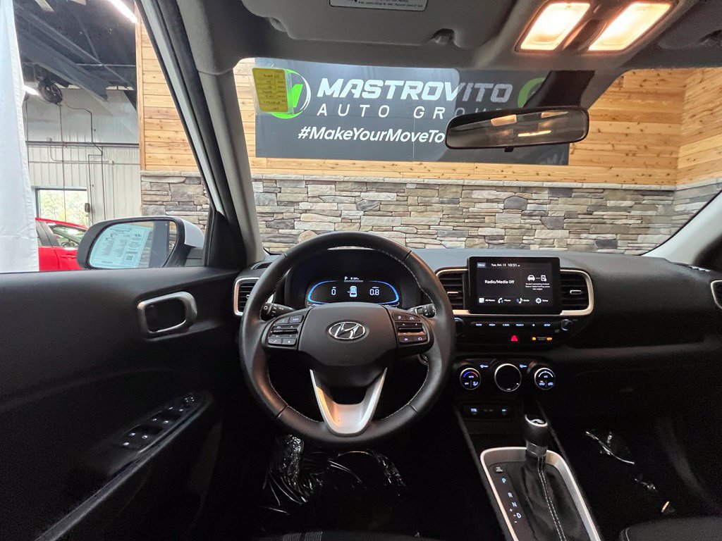 Used 2024 Hyundai Venue SEL FWD image 24