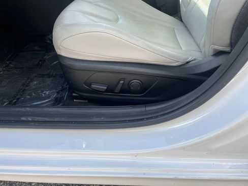 Used 2025 Hyundai Elantra Limited image 22