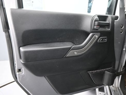 Used 2018 Jeep Wrangler Sport image 13