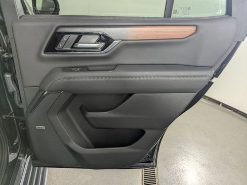 Used 2025 GMC Yukon Denali w/ Denali Reserve Package AWD/4WD image 26