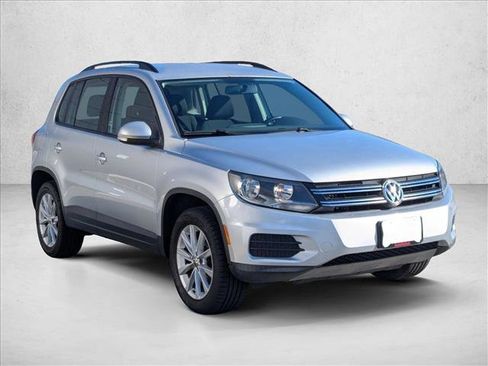 Used 2018 Volkswagen Tiguan Limited w/ Premium Package image 3