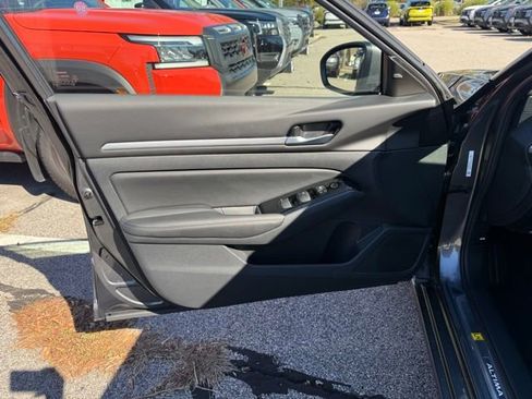 New 2025 Nissan Altima 2.5 SL image 16