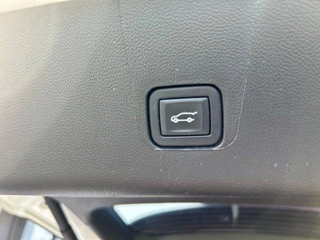 Used 2023 Chevrolet Traverse LT FWD image 45