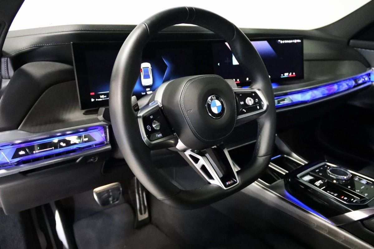 Used 2023 BMW 760i xDrive AWD/4WD image 44