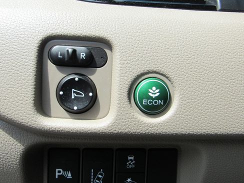 Used 2018 Honda Pilot Touring image 11