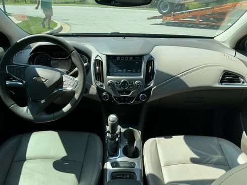 Used 2017 Chevrolet Cruze Premier FWD image 19