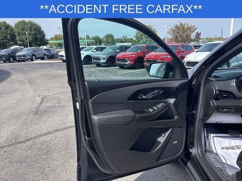 Used 2023 Chevrolet Traverse RS image 27