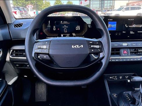 Used 2025 Kia K4 FWD image 8