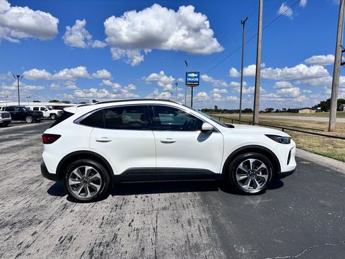 Used 2023 Ford Escape Platinum w/ Premium Technology Package image 5