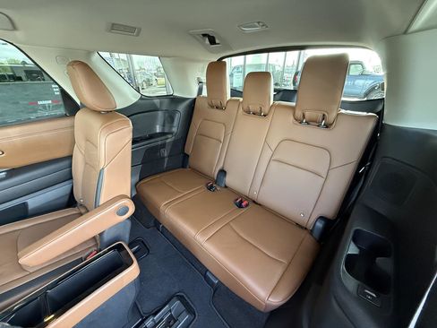 Used 2025 Nissan Pathfinder Platinum image 42