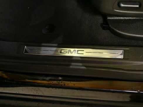 Used 2023 GMC Acadia SLT image 44