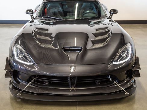 Used 2016 Dodge Viper ACR w/ Exterior Carbon Fiber Package RWD image 4