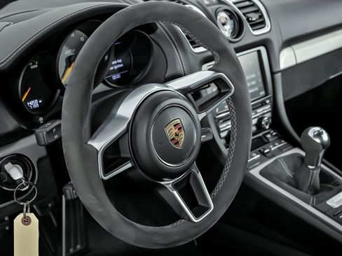 Used 2016 Porsche Cayman GT4 image 22