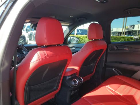 Used 2022 Alfa Romeo Stelvio Sprint image 15