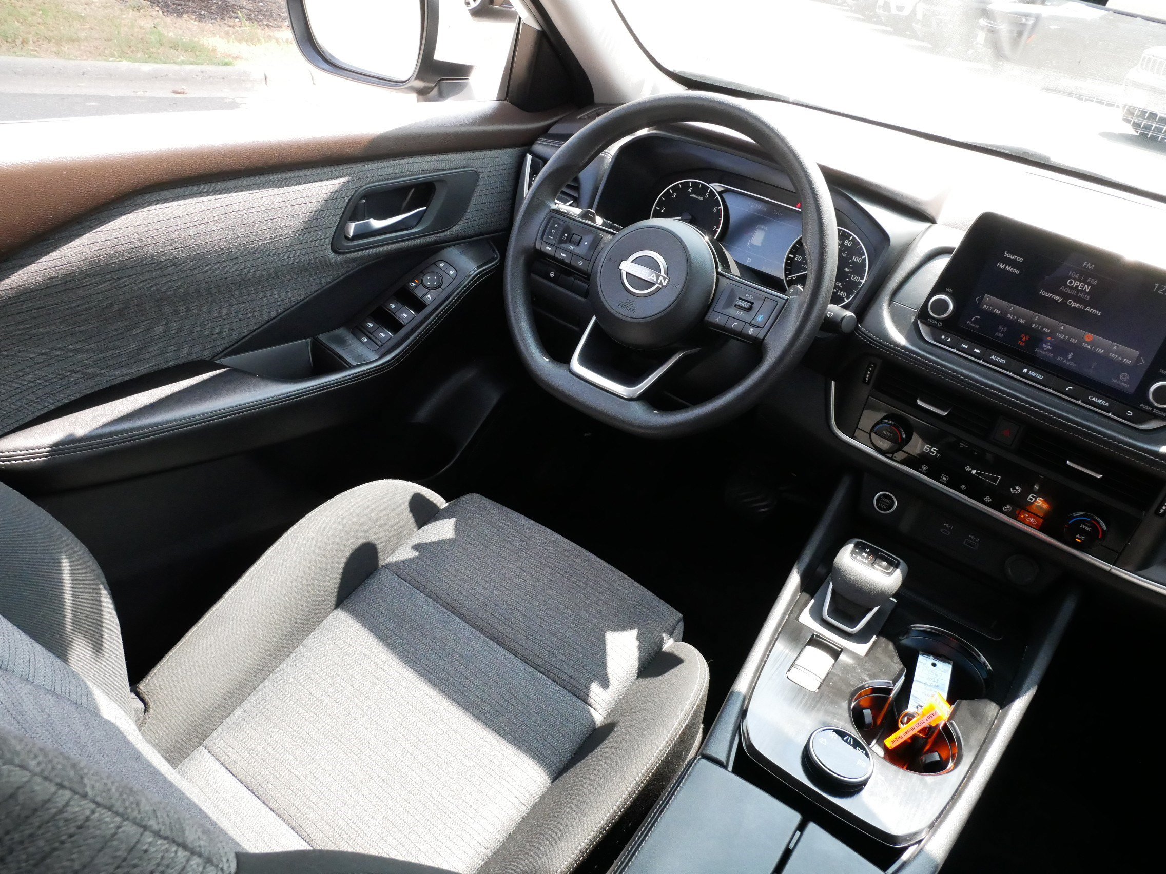 Used 2023 Nissan Rogue SV AWD/4WD image 9