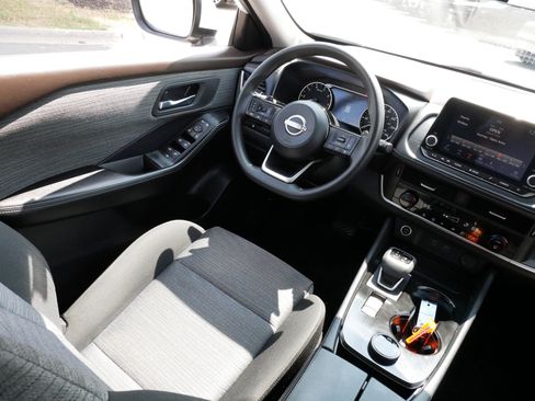 Used 2023 Nissan Rogue SV AWD/4WD image 9