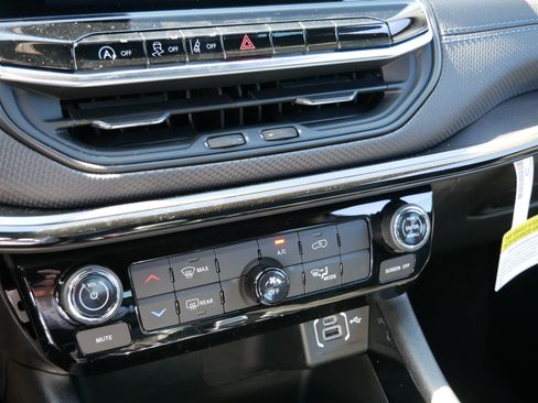 New 2026 Jeep Compass Latitude AWD/4WD image 15