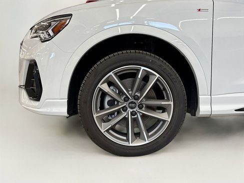 Certified 2025 Audi Q3 2.0T Premium w/ Black Optic Sport Package image 22