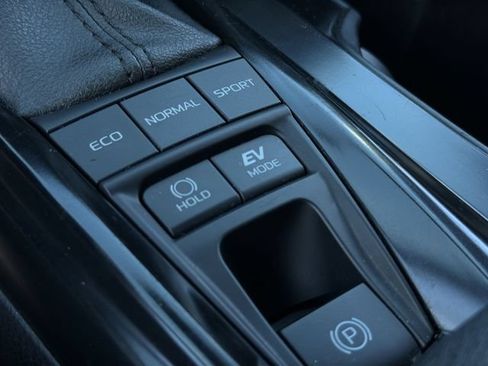 Used 2025 Toyota Camry SE FWD image 28