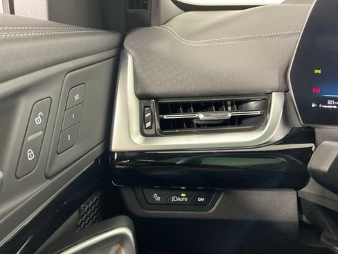 Used 2025 BMW X2 xDrive28i AWD/4WD image 24
