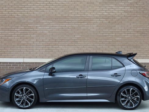 Used 2022 Toyota Corolla XSE FWD image 2