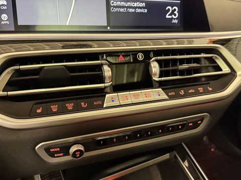 Used 2022 BMW X7 xDrive40i w/ M Sport Package AWD/4WD image 27