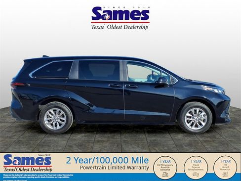 Used 2025 Toyota Sienna LE image 5