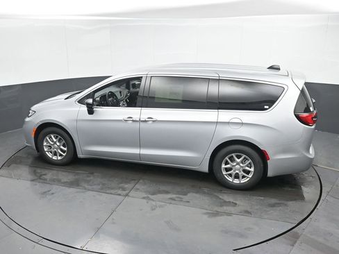 New 2026 Chrysler Pacifica Select image 36
