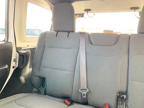 Used 2025 Jeep Wrangler Sport S image 38