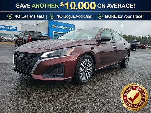 Used 2024 Nissan Altima 2.5 SV image 1