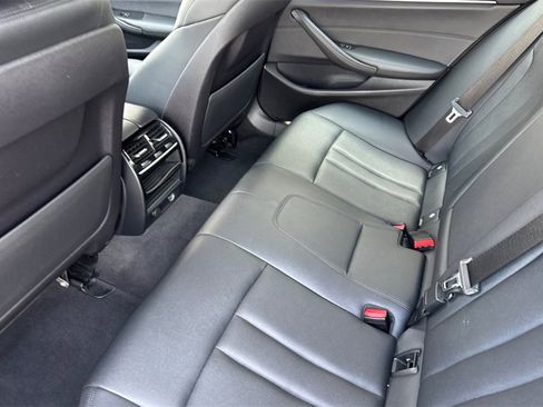 Used 2019 BMW 530e w/ Convenience Package image 5