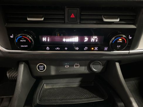 Used 2023 Nissan Rogue SV w/ SV Premium B Package image 19