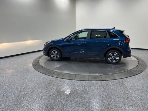 Used 2021 Kia Niro LXS image 9