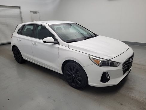 Used 2019 Hyundai Elantra GT FWD image 11