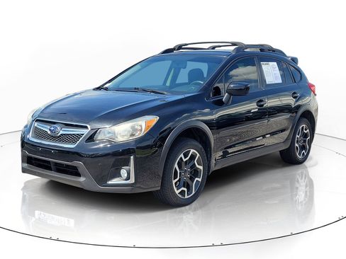 Used 2017 Subaru Crosstrek 2.0i Premium AWD/4WD image 3