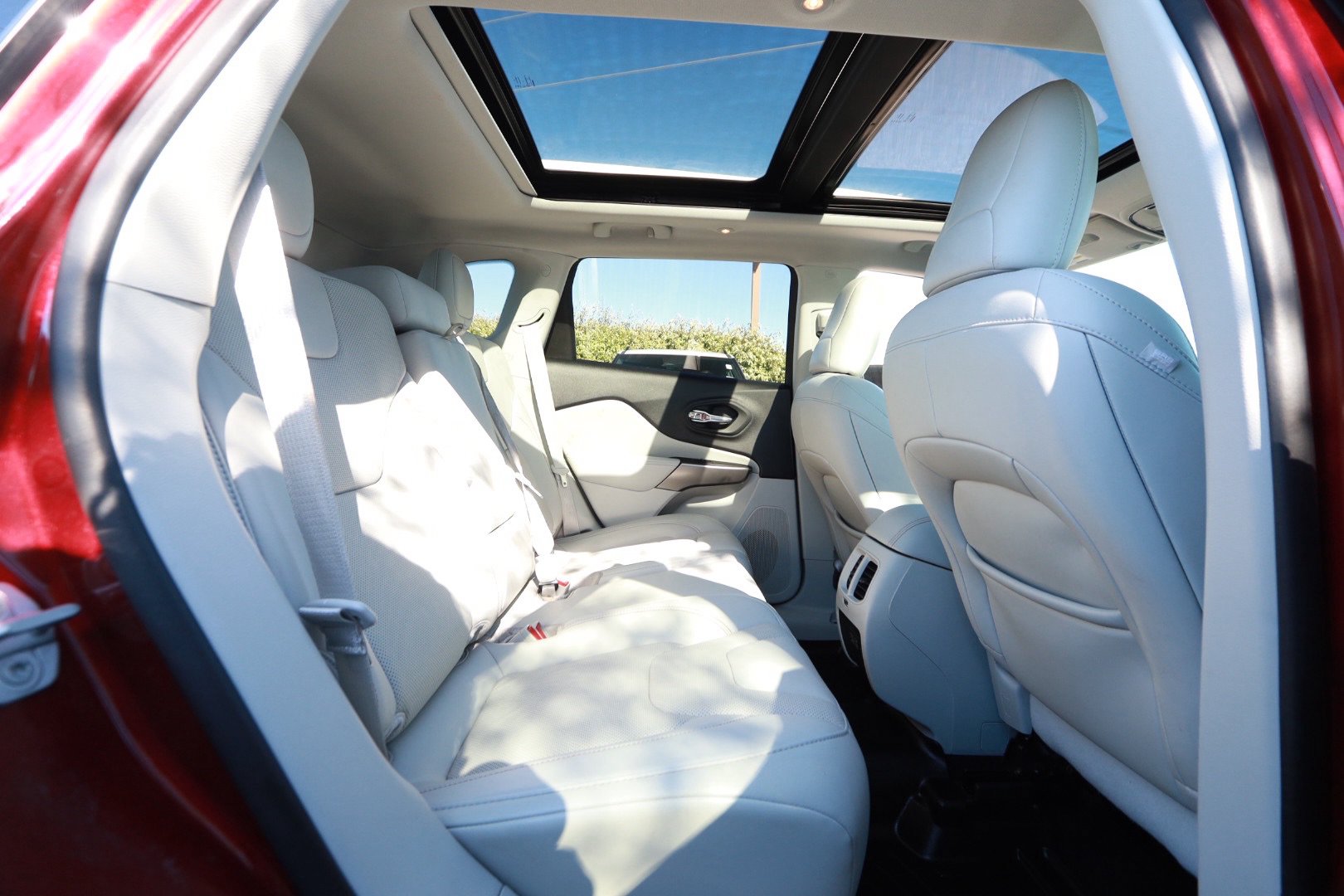 Used 2021 Jeep Cherokee Latitude Lux w/ Sun & Sound Group FWD image 26