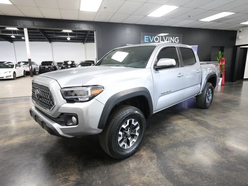 Used 2019 Toyota Tacoma TRD Off-Road w/ Technology Package image 2