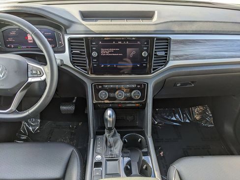 Used 2023 Volkswagen Atlas Cross Sport SE image 15